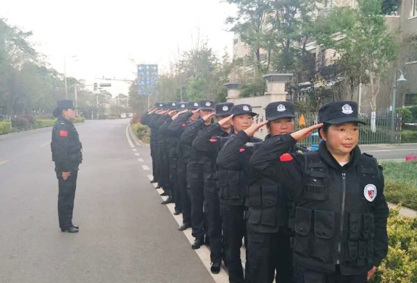 隊列訓練中的紳頓保安